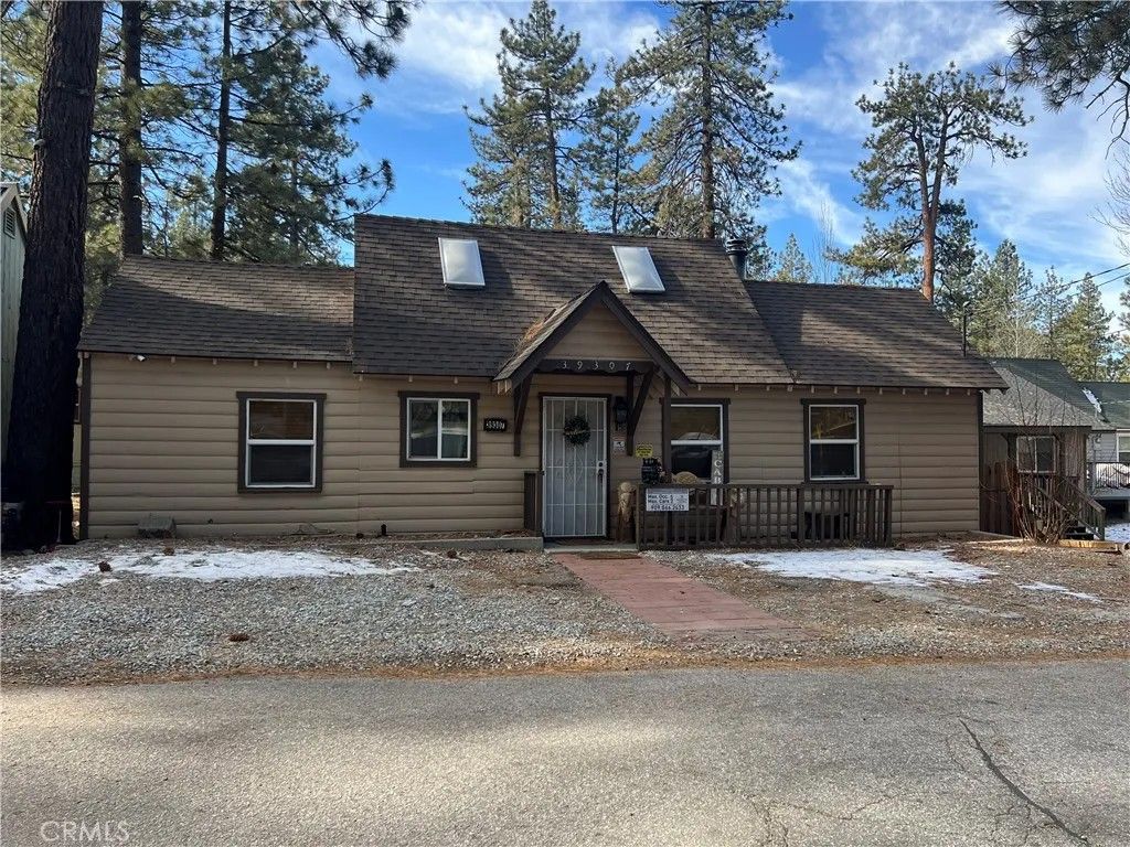Photo of 39307 Lark Road, Big Bear Lake, CA 92315 (MLS # HD25277025)