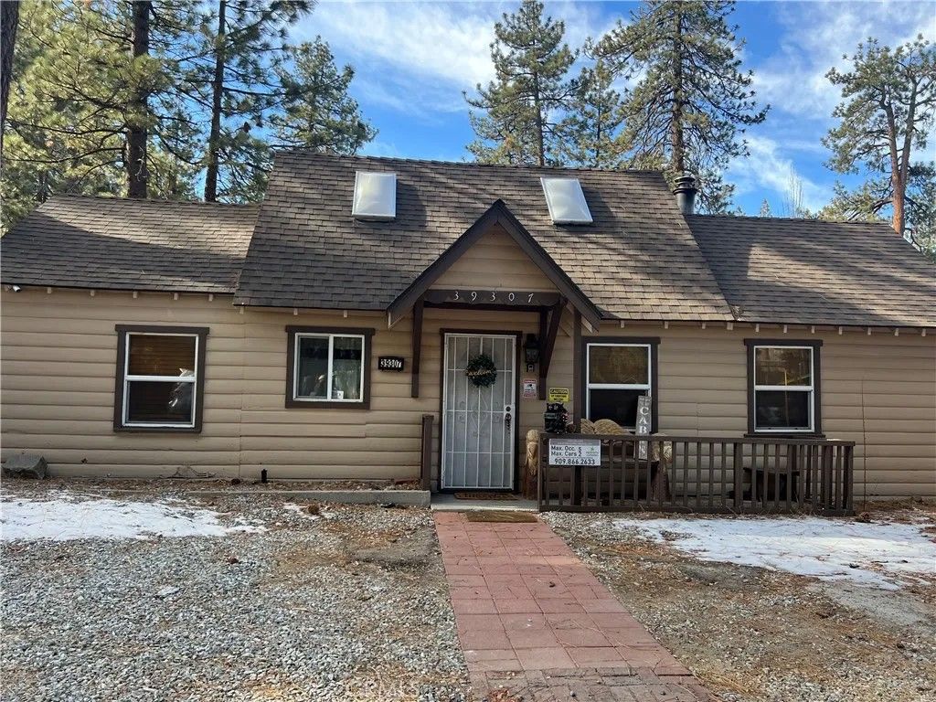 Photo of 39307 Lark Road, Big Bear Lake, CA 92315 (MLS # HD25277025)