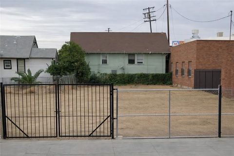 Photo of 329 S San Joaquin St, Stockton, CA 95203 (MLS # DW26053381)