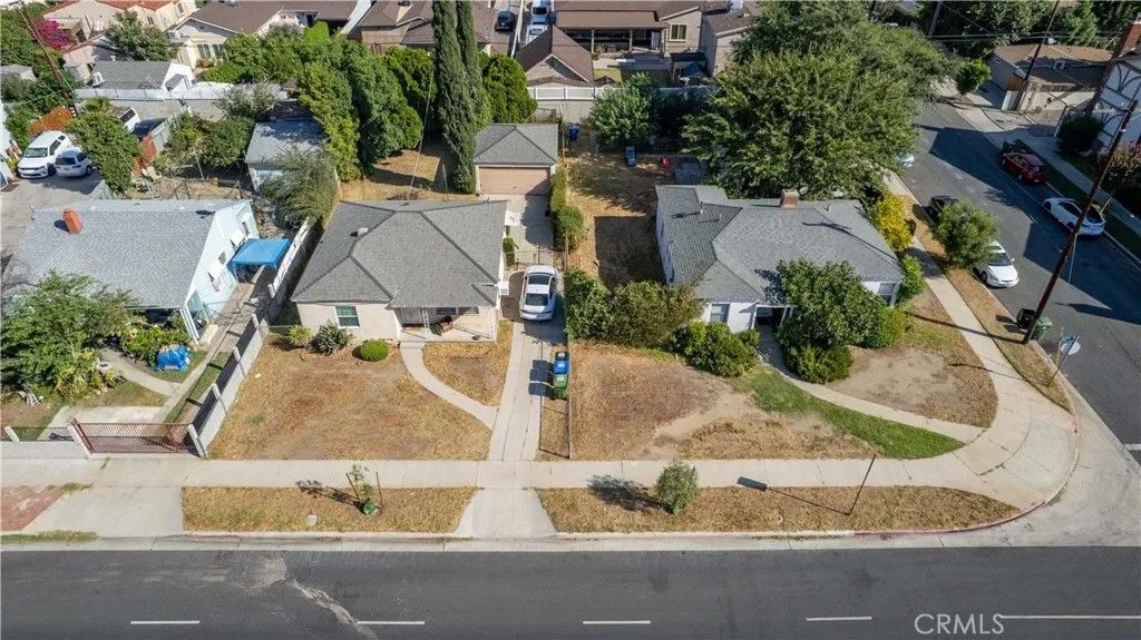 Photo of 14005 Victory BLVD, Van Nuys, CA 91401 (MLS # SR26104186)