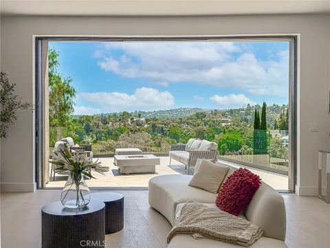 Photo of 5134 Medina RD, Woodland Hills, CA 91364 (MLS # SR26198061)