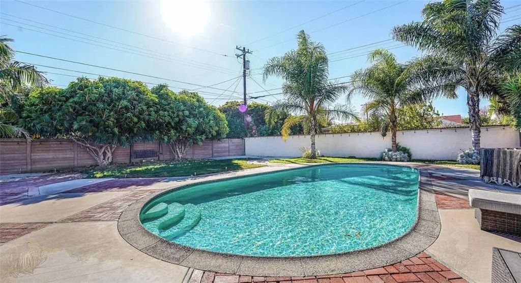 Photo of 8745 Valjean Ave, North Hills, CA 91343 (MLS # GD26078276)