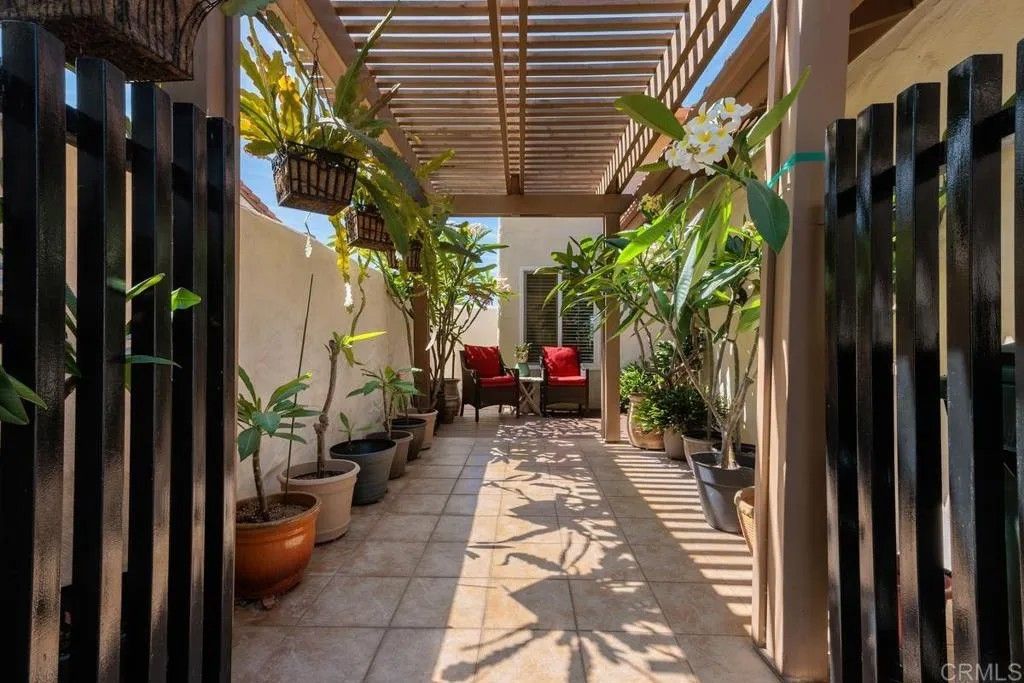 Photo of 723 Fino Glen, Escondido, CA 92025 (MLS # NDP2510056)