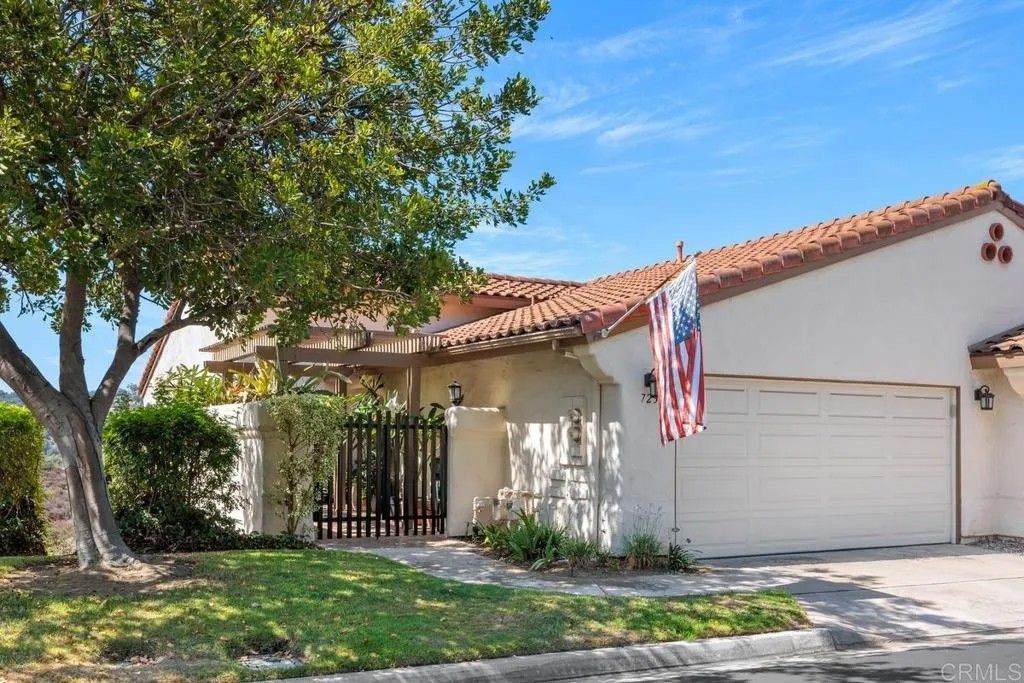 Photo of 723 Fino Glen, Escondido, CA 92025 (MLS # NDP2510056)