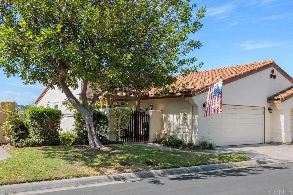 Photo of 723 Fino Glen, Escondido, CA 92025 (MLS # NDP2510056)