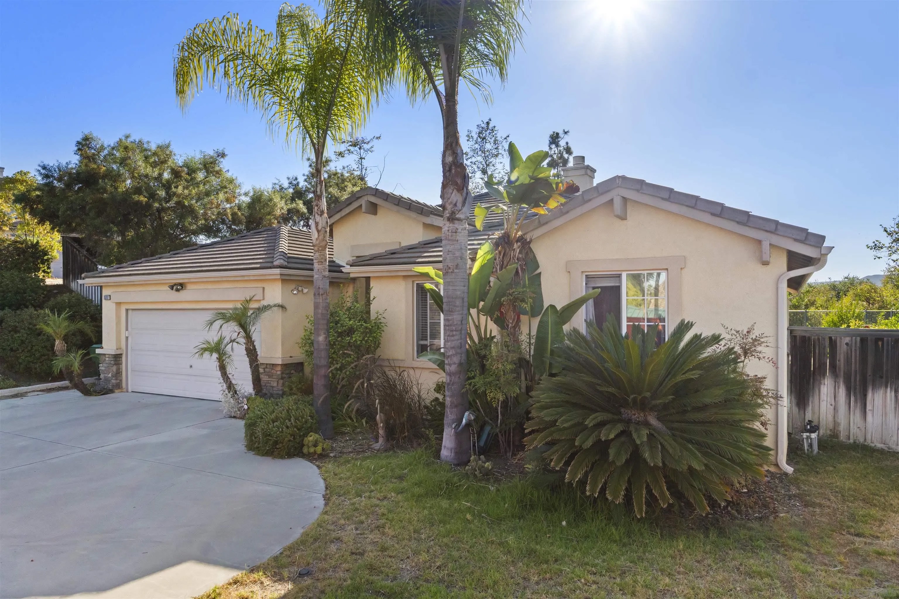 871 Niguel St