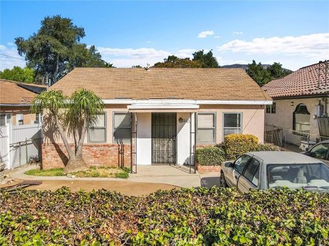 Photo of 8421 Grenoble St, Sunland, CA 91040 (MLS # SR25246777) Photo of 8421 Grenoble St, Sunland, CA 91040 (MLS # SR25246777)