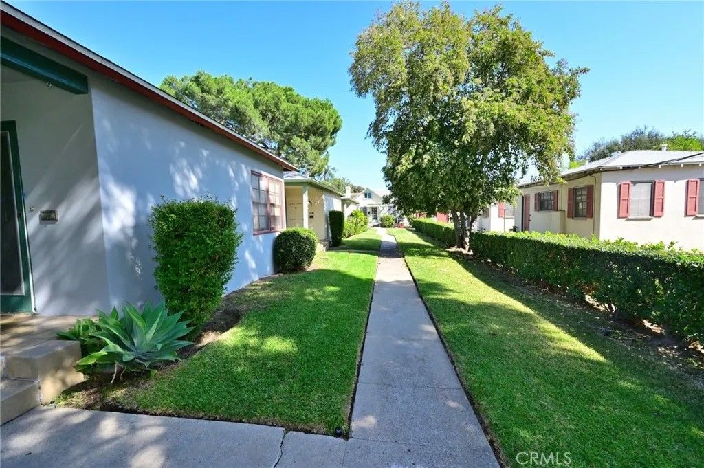 Photo of 526 N Madison Ave, Pasadena, CA 91101 (MLS # AR25254902)
