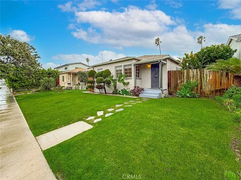 Photo of 866 Flower Avenue, Venice, CA 90291 (MLS # SR26039097)