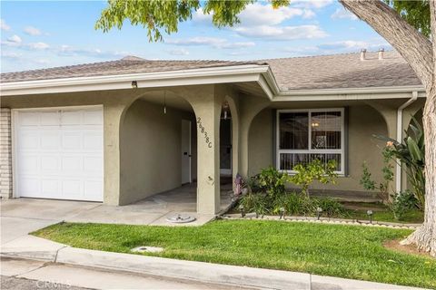 Photo of 26838 Avenue Of The Oaks #C, Newhall, CA 91321 (MLS # SR25258562)