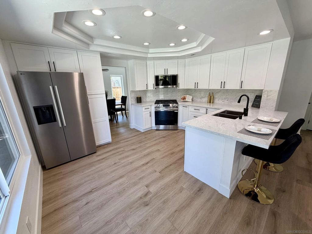 Photo of 2659 Seacrest Ct, Vista, CA 92081 (MLS # 260011727)