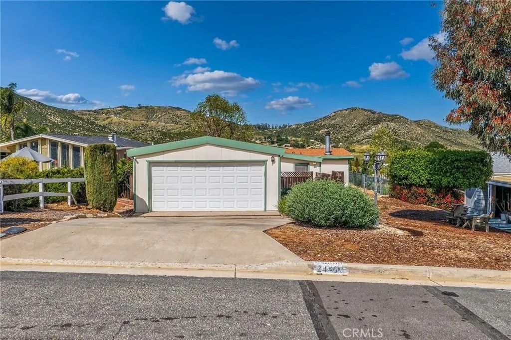 Photo of 24400 Wagon Wheel Ln, Wildomar, CA 92595 (MLS # SW26036664)