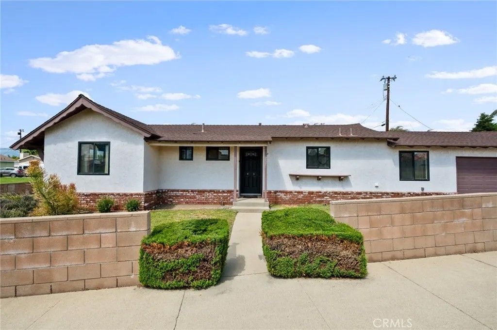 Photo of 257 W Carter Dr, Glendora, CA 91740 (MLS # SB26068381)