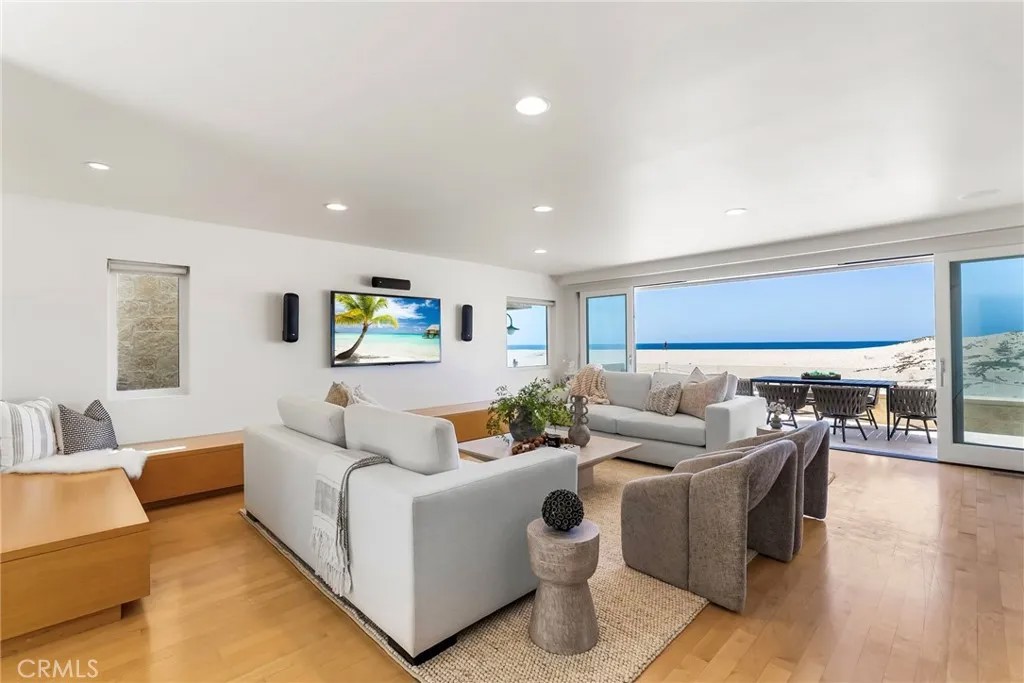 1554 E Oceanfront