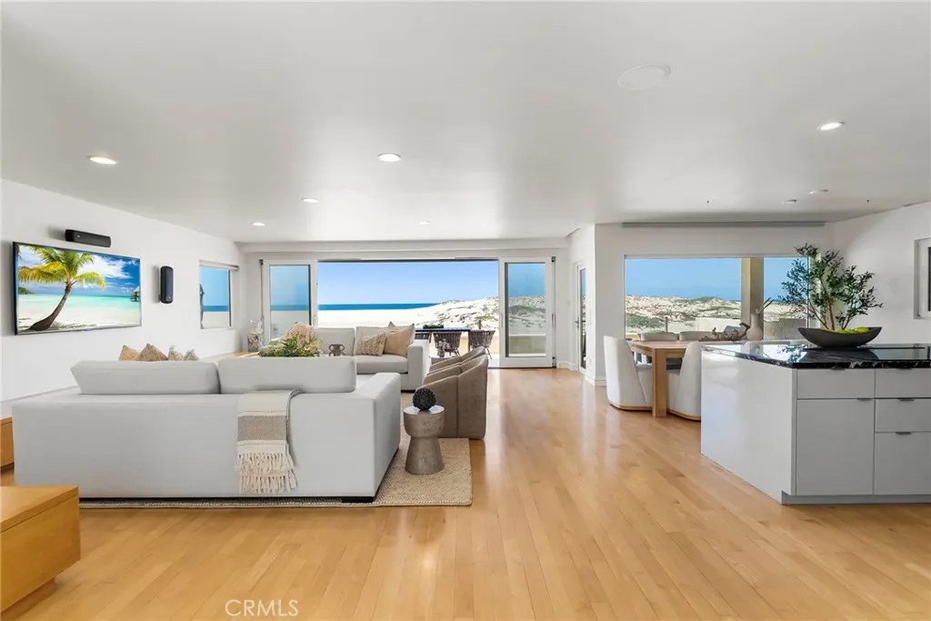 1554 E Oceanfront