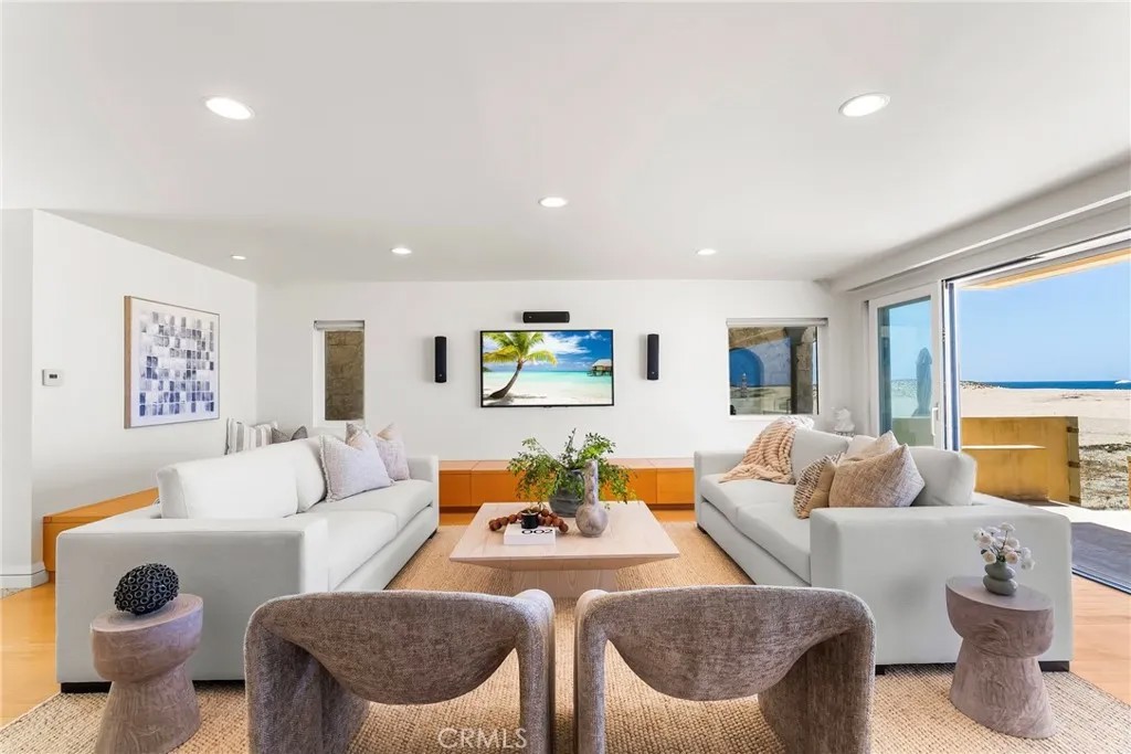 1554 E Oceanfront