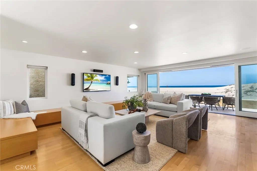 1554 E Oceanfront