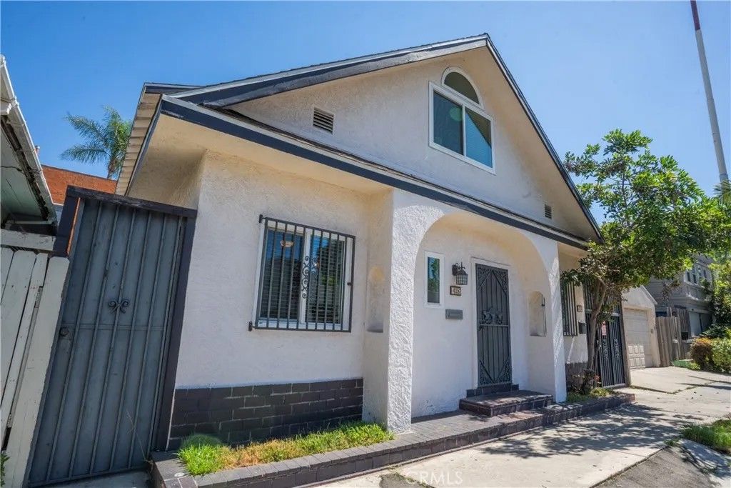 Photo of 416 Lime Ave, Long Beach, CA 90802 (MLS # SB26063791)
