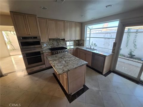 Tiny photo for 18 Laconia, Irvine, CA 92614 (MLS # OC25270167)