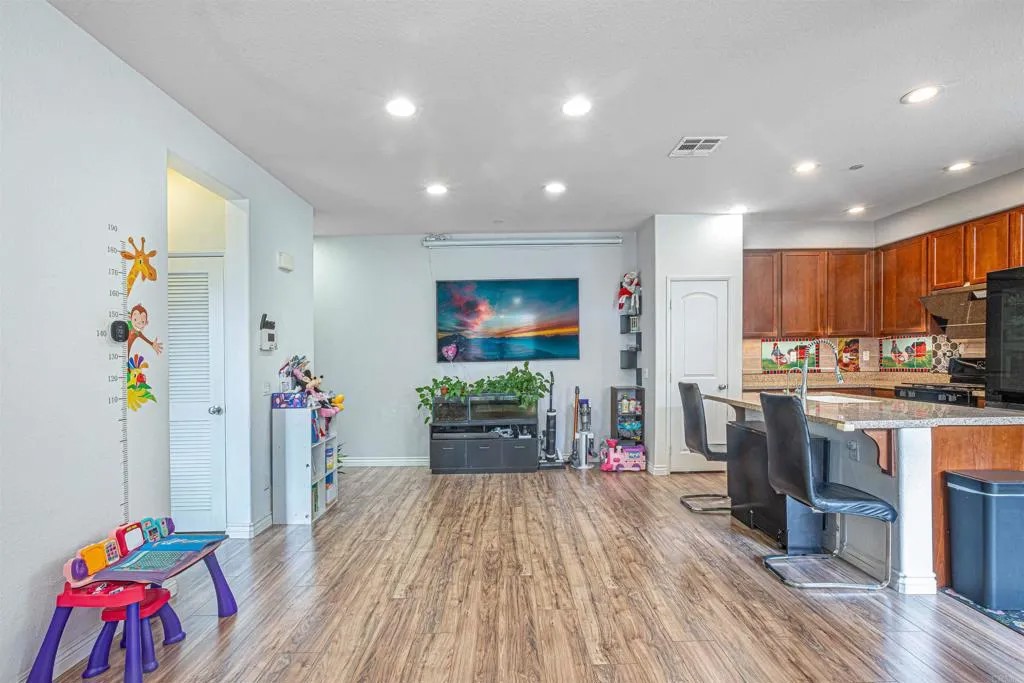 1627 Dunlin Ave 1