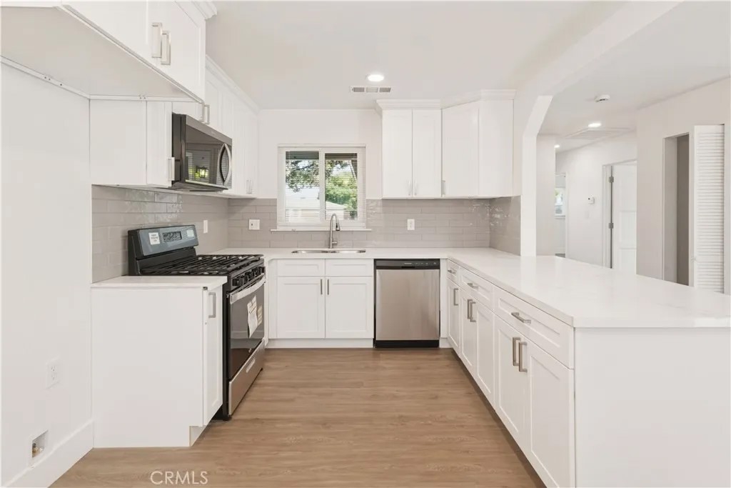 5703 E Hampton