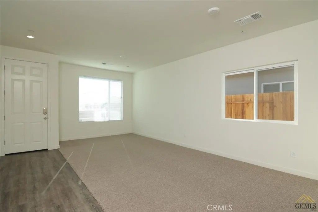 Photo of 802 Kidlington Court, Bakersfield, CA 93307 (MLS # SR26097219)
