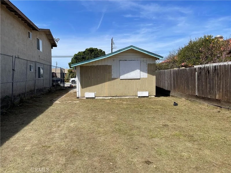 717 Oak Avenue
