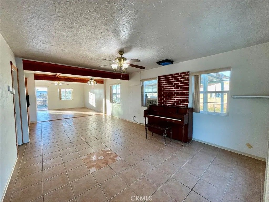 Photo of 11362 5th Ave, Hesperia, CA 92345 (MLS # HD25266561)