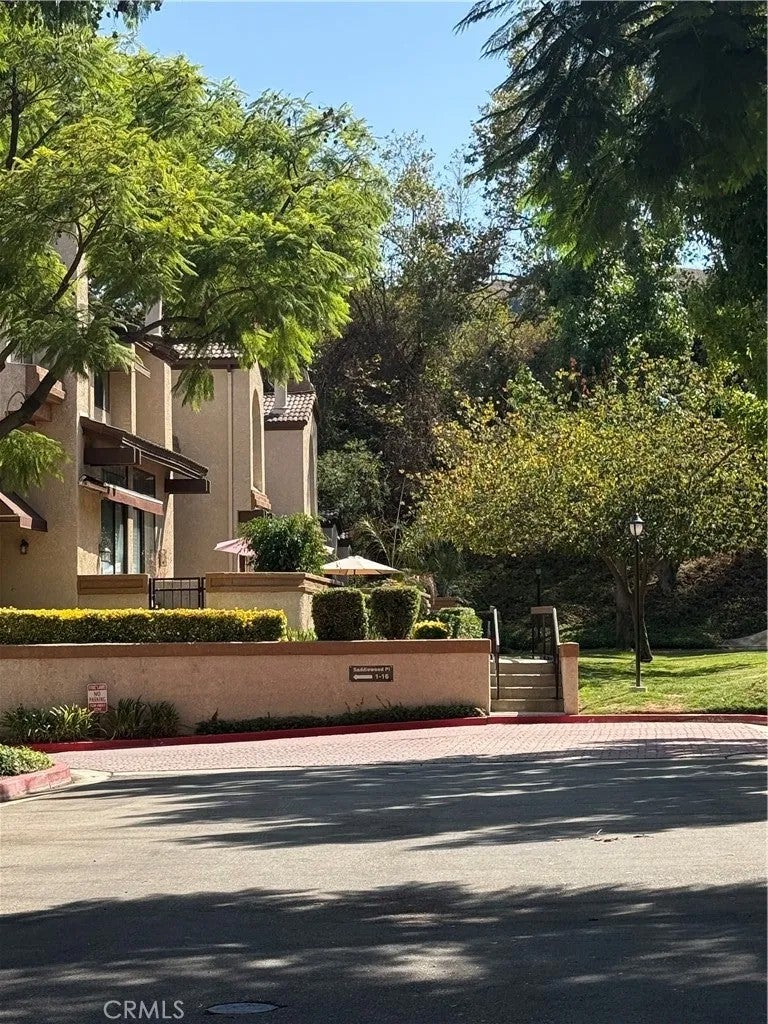 6 Saddlewood