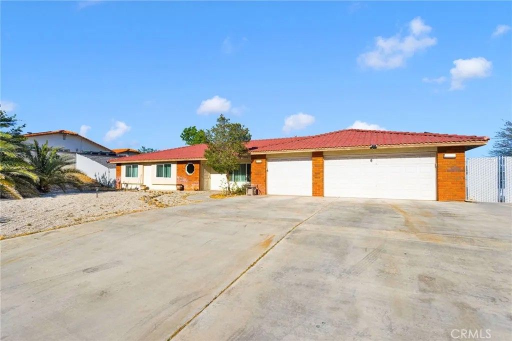 Photo of 16081 Tude Rd, Apple Valley, CA 92307 (MLS # CV26075551)