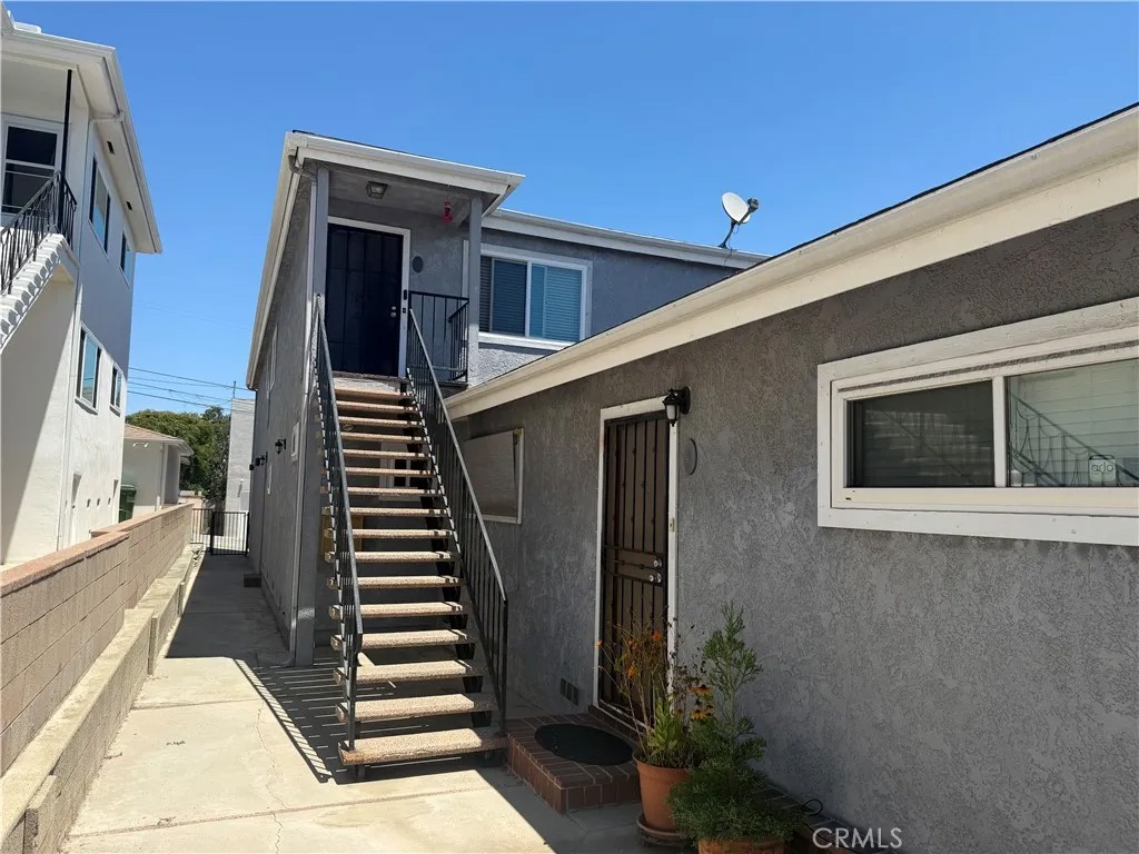 734 W 27th