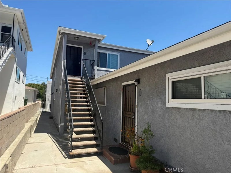 734 W 27th