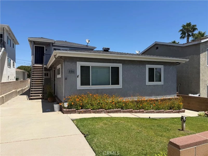 734 W 27th