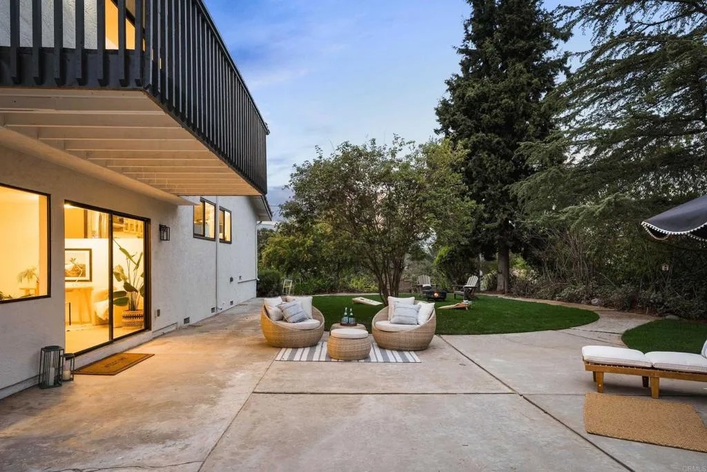 1657 FOOTHILL Drive