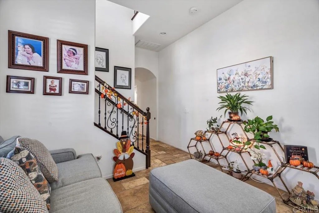 1543 Avenida De Avila