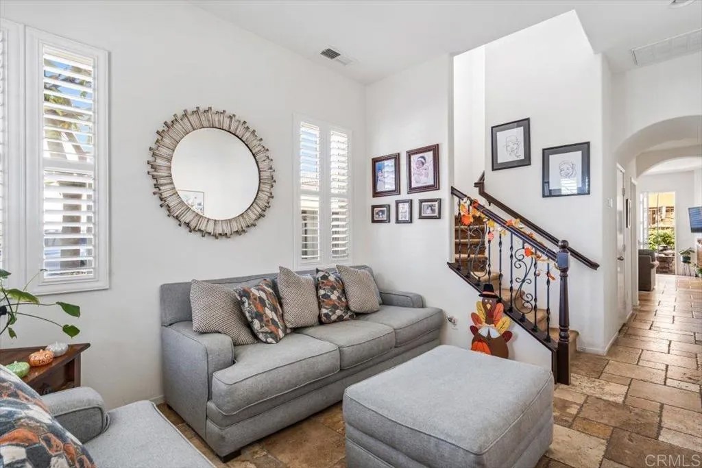 1543 Avenida De Avila