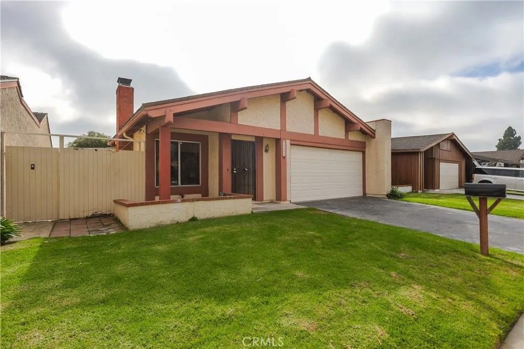 Photo of 6348 Swallow St, Ventura, CA 93003 (MLS # SR26044320)