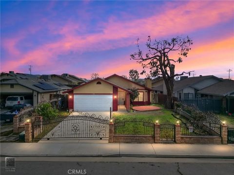 Photo of 813 Orangewood St, Bakersfield, CA 93306 (MLS # PI26037337)