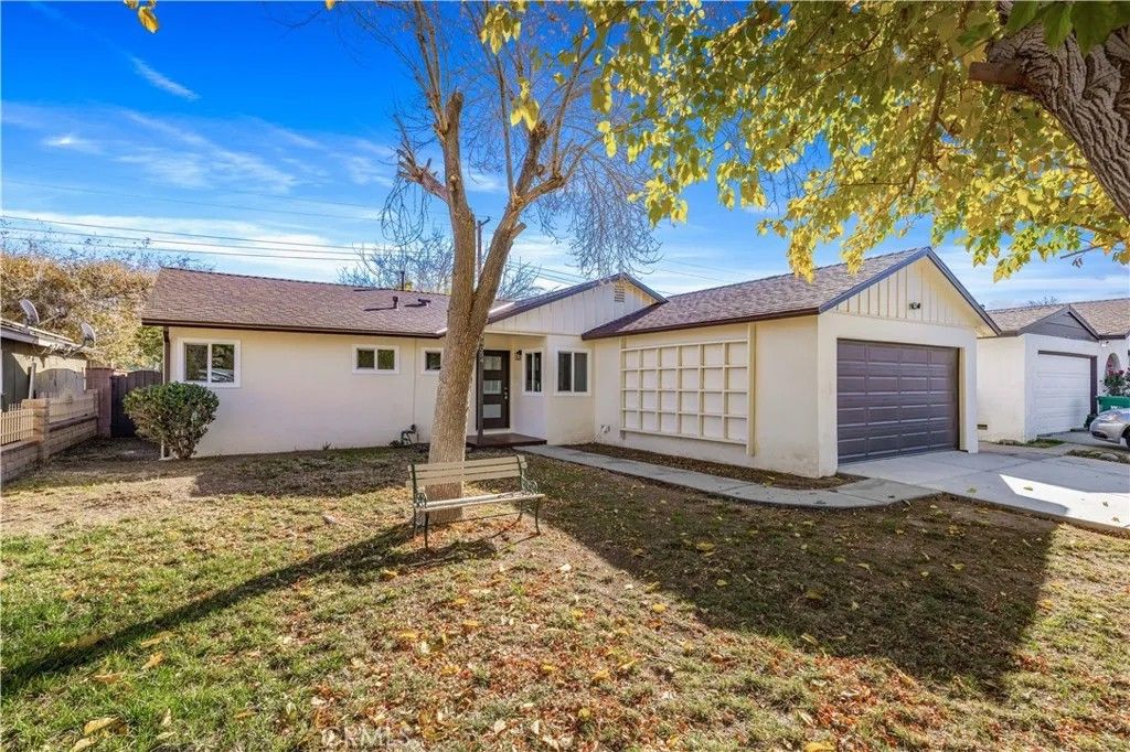Photo of 44054 Elm Avenue, Lancaster, CA 93534 (MLS # SR25277314)