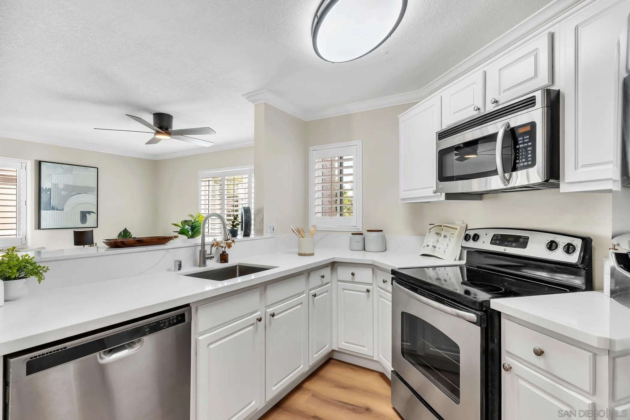 7545 Charmant Dr 1322