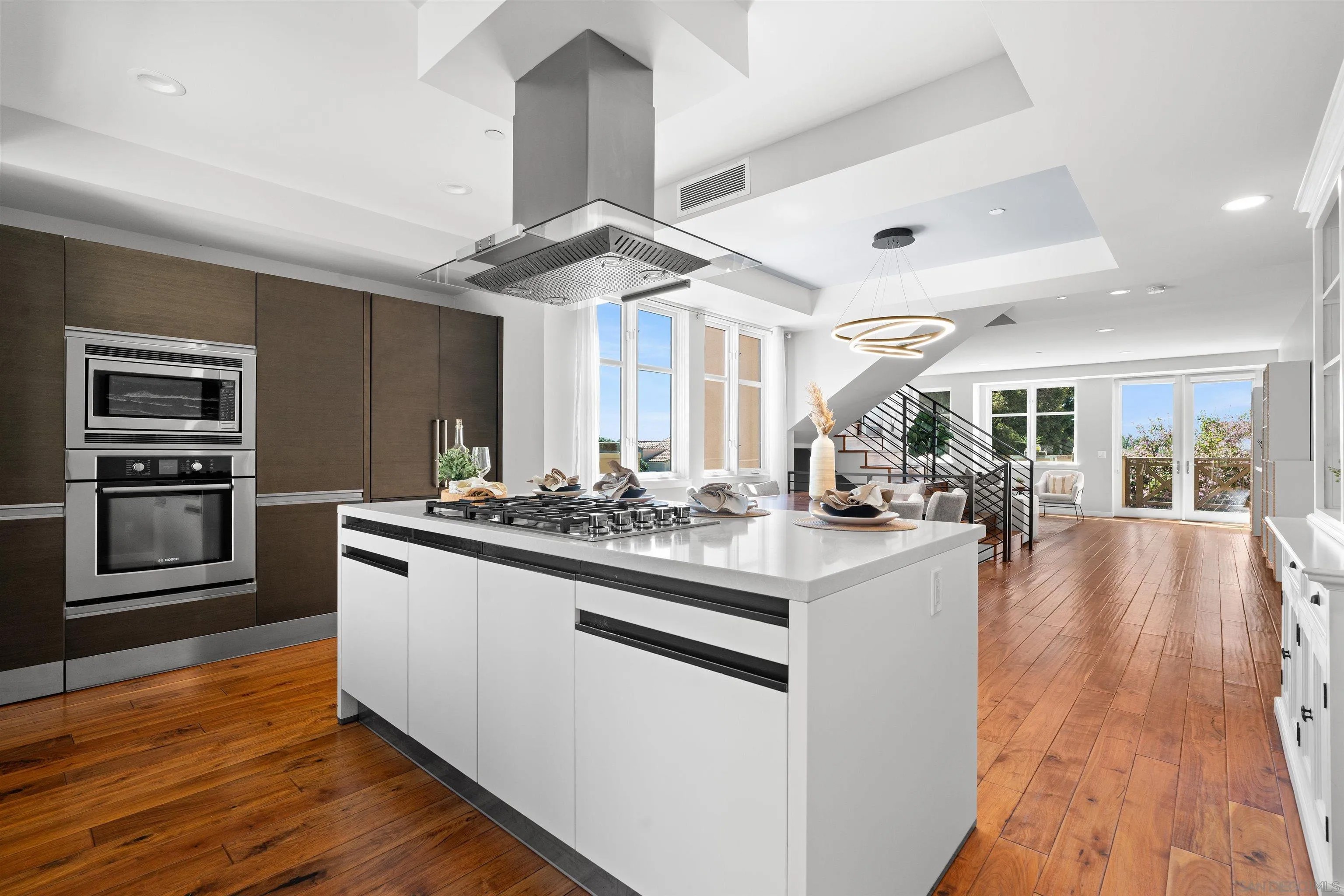 215 2nd St 101