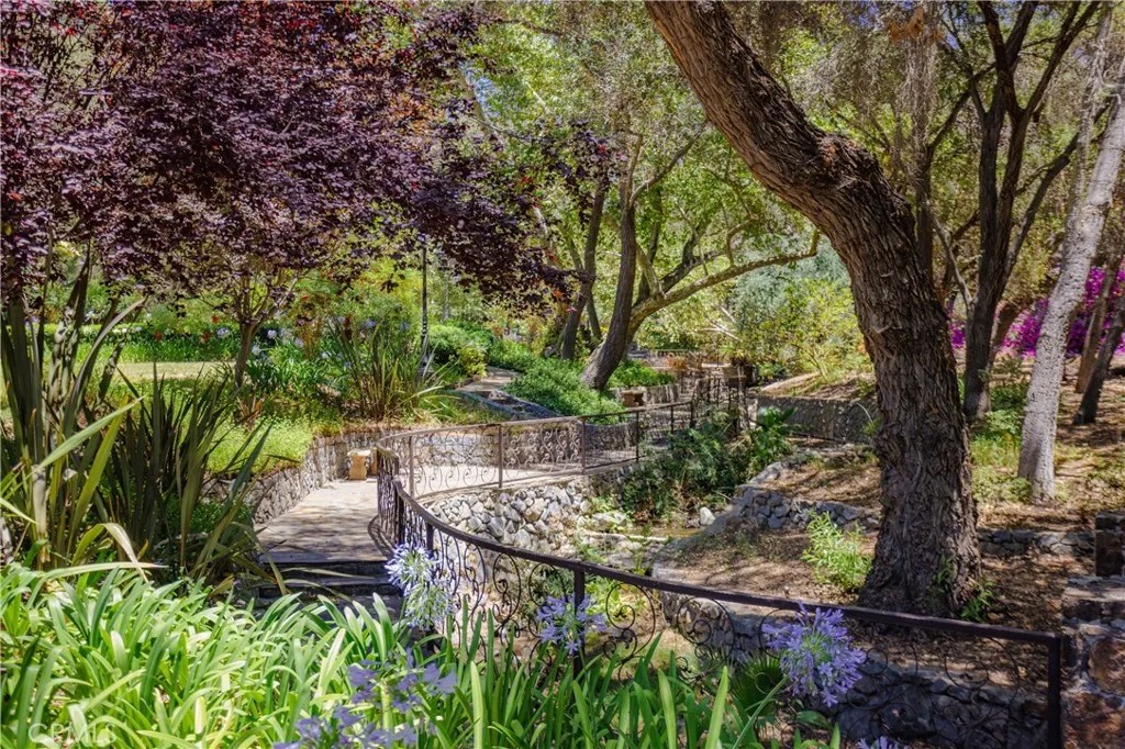 45200 Oak Manor Ct