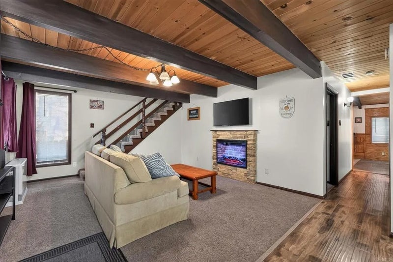 332 E Fairway Blvd