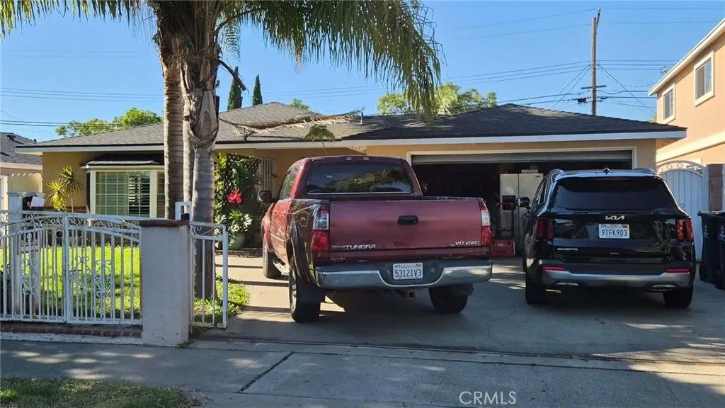 Photo of 2302 S Diamond Street, Santa Ana, CA 92704 (MLS # PW26004554)