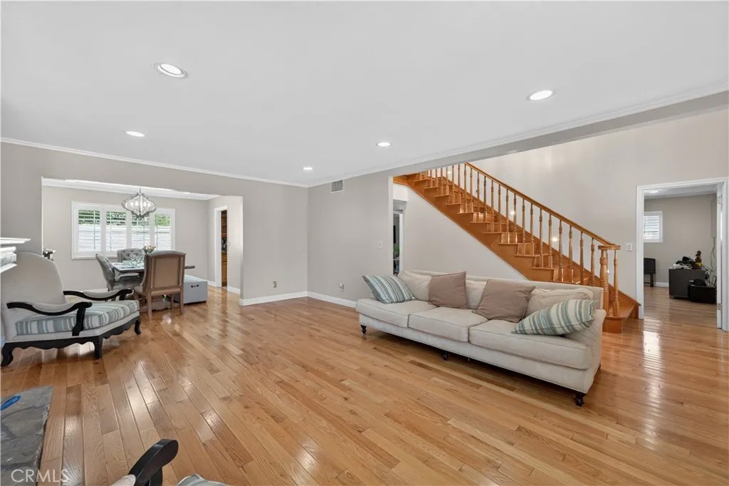 16403 Holmes