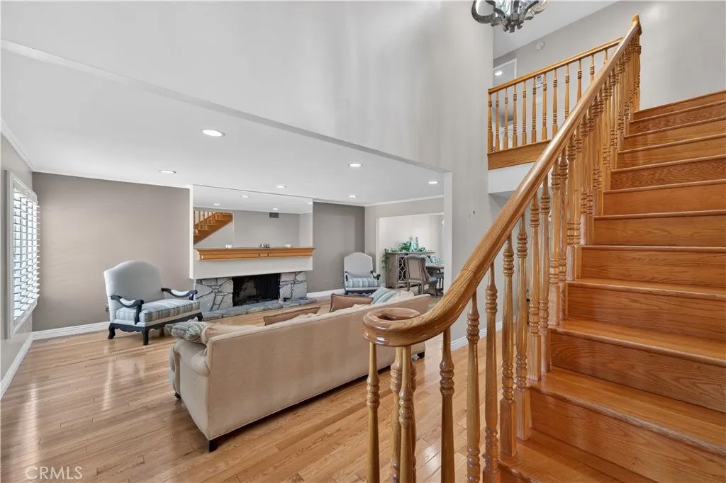 16403 Holmes
