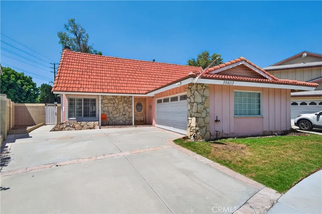 16403 Holmes