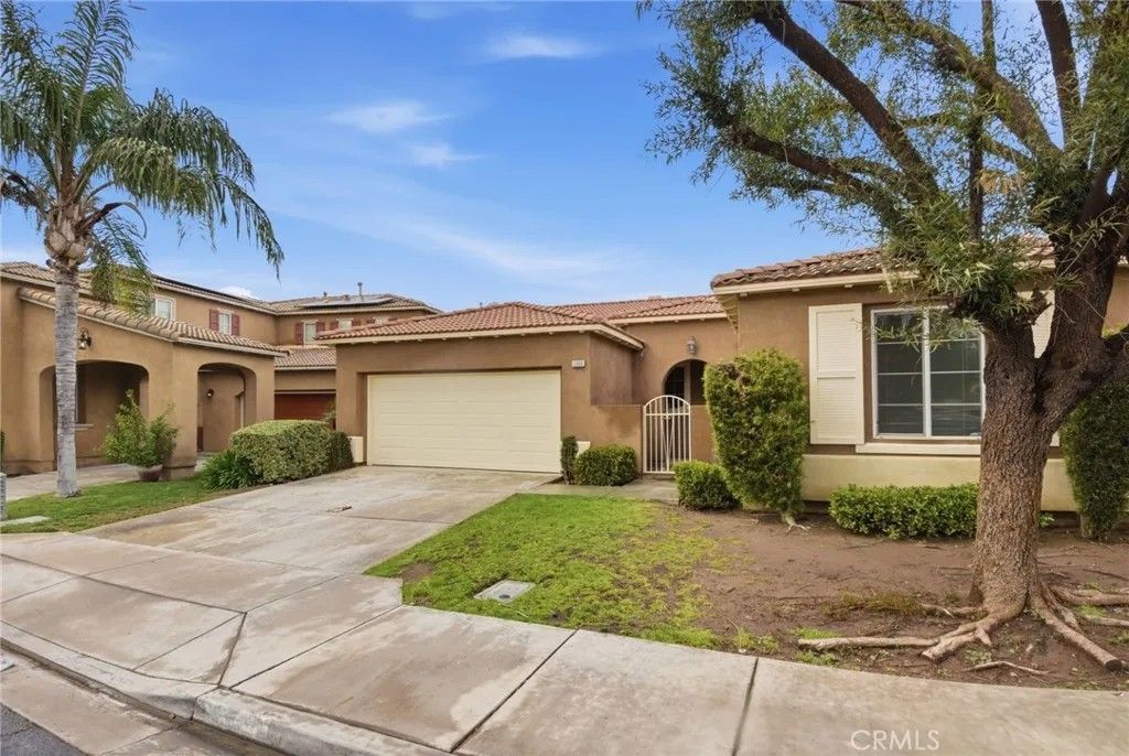 Photo of 3860 Bella Isola Ln, Perris, CA 92571 (MLS # SW26035253)