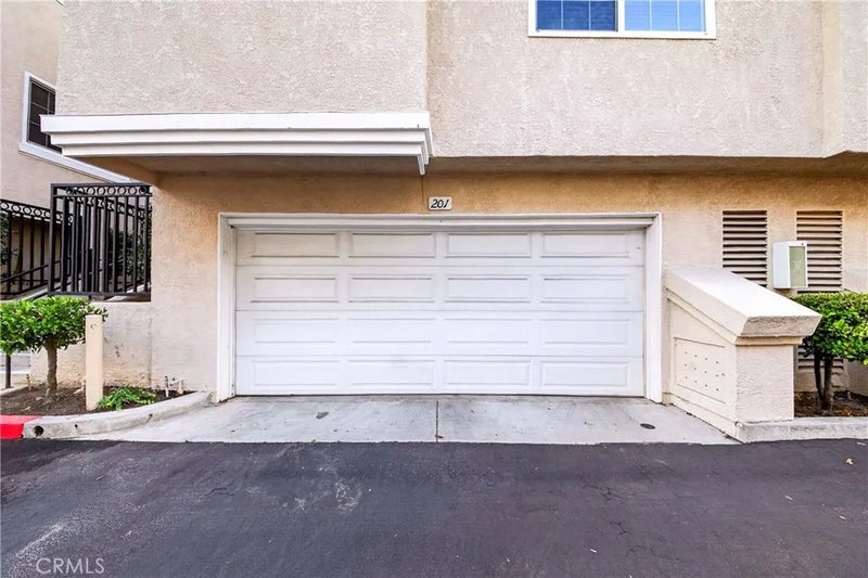 2300 MAPLE Avenue 201