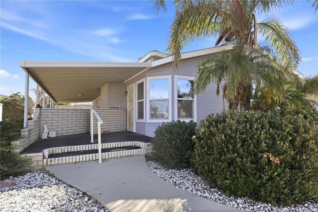 Photo of 930 S. Santa Victoria, Hemet, CA 92543 (MLS # IV26044122)